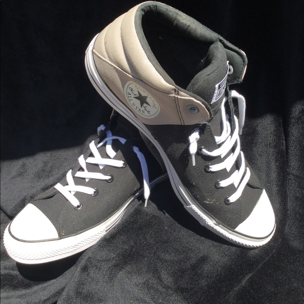 Converse men’s 2 toned sneakers. Black/ tan.